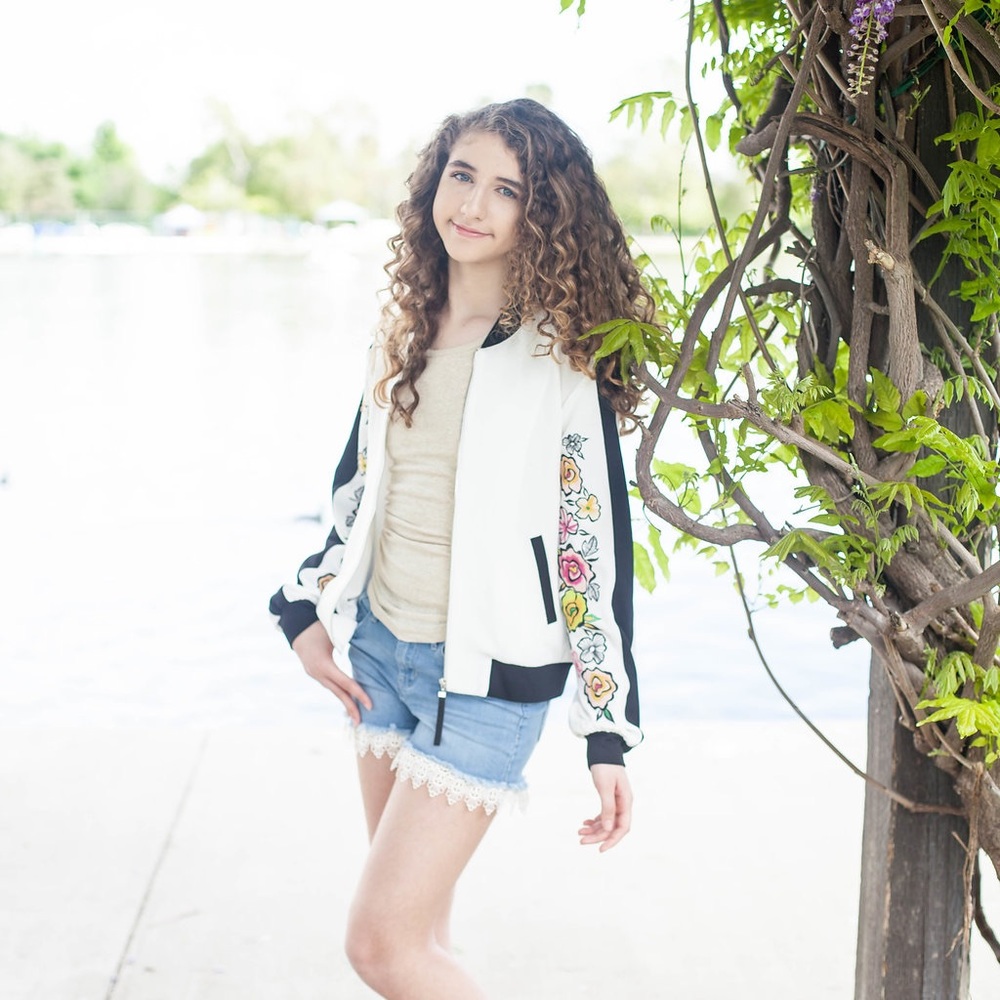 Floral Embroidered Jacket White Black - Picture 5 of 5